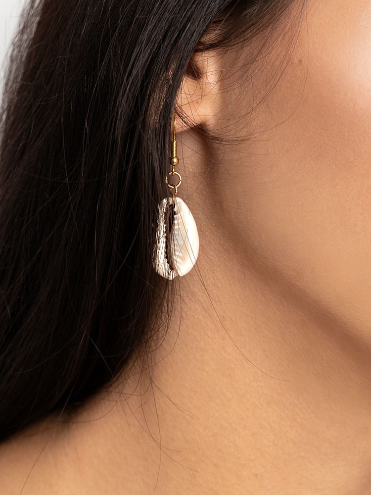 LONG SEA SHELL EARRINGS