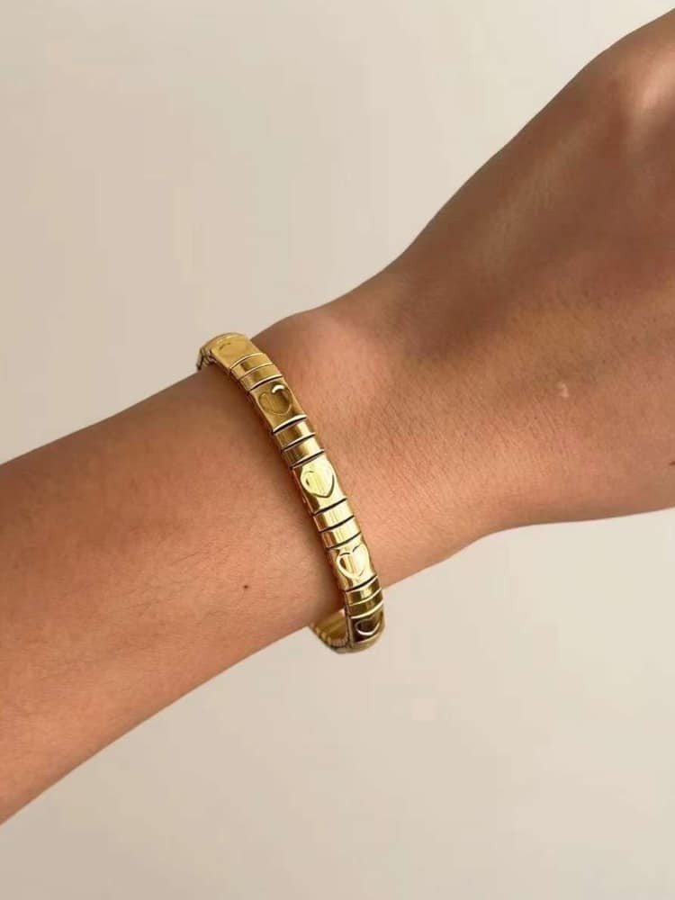 GOLD BRACELET WITH HEARTS -...